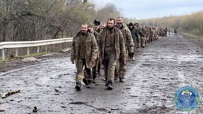 Rusia y Ucrania intercambian prisioneros por la Pascua ortodoxa mientras prosiguen los combates en el frente