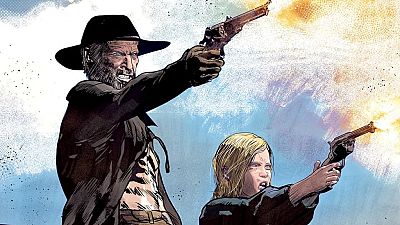 Portada de cómic: hombre con barba y niña disparando revólveres bajo un cielo nublado. Acción intensa. Portada de cómic: hombre con barba y niña disparando revólveres bajo un cielo nublado. Acción intensa.