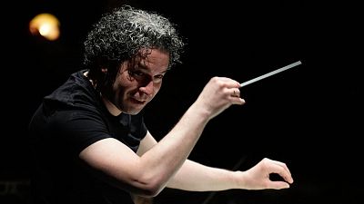 El músico venezolano Gustavo Dudamel dirigirá la Filarmónica de Nueva York a partir de 2026