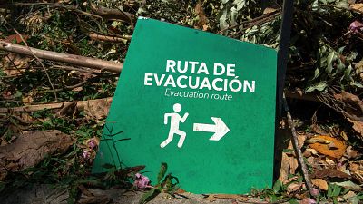 Mantener la calma, no coger el ascensor o alejarse de las ventanas: qué hacer en caso de terremoto