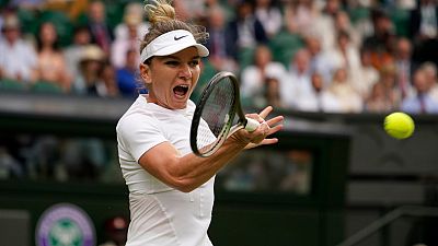 Halep arrolla a Badosa, que se despide de Wimbledon en octavos