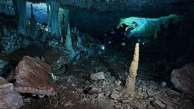 Hallan en una cueva sumergida en Yucatán las minas de ocre más antiguas de América