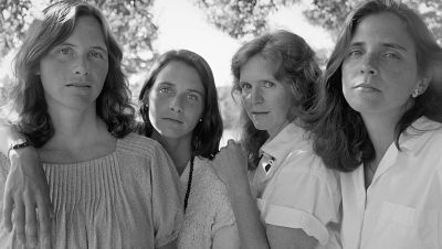 Las hermanas Brown de Nicholas Nixon detienen el paso del tiempo