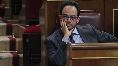 Debate de investidura: Hernando avisa a Rajoy de que estará "bajo estrecha vigilancia" del PSOE Debate de investidura: Hernando avisa a Rajoy de que estará "bajo estrecha vigilancia" del PSOE
