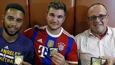 El Ministro del Interior francés felicita a los cuatro pasajeros que redujeron al sospechoso