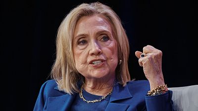 Hillary Clinton niega ante el Congreso conocer a Epstein: "Nunca volé en su avión ni visité su isla o casas"