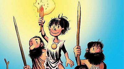 Portada del cómic "Historicómics: Prehistoria".  Personajes de dibujos animados prehistóricos con antorchas y lanzas sobre un fondo degradado.