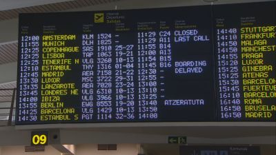 Primera jornada de huelga indefinida de los trabajadores de Ground Force en el aeropuerto de Bilbao | RTVE Play - Ver ahora