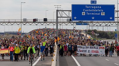 La huelga general en Cataluña deja un seguimiento desigual y más marcado en la industria, comercio y en El Prat