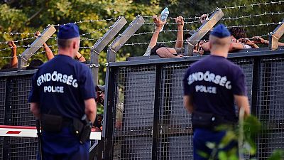 Hungría comienza a detener a los refugiados que cruzan ilegalmente desde Serbia