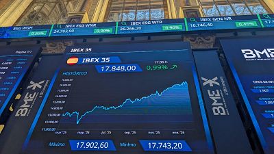El IBEX 35 alcanza un nuevo récord al subir un 1,49% y roza los 18.500 puntos