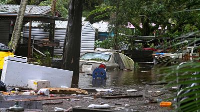 El huracán Idalia deja dos muertos a su paso por Florida y amenaza con vientos destructivos