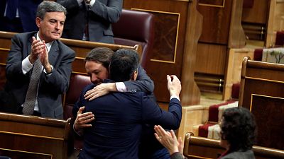 Buena sintonía entre Sánchez e Iglesias durante la primera jornada del Pleno de Investidura Buena sintonía entre Sánchez e Iglesias durante la primera jornada del Pleno de Investidura