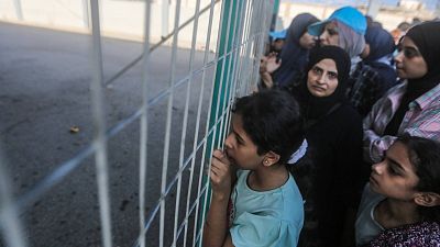 Las imágenes de la primera evacuación de civiles de Gaza por el paso de Ráfah