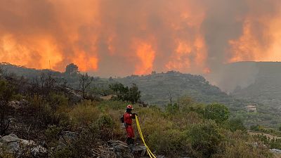 El incendio de Vall d'Ebo avanza tras calcinar 9.500 hectáreas y eleva a 2.000 el número de desalojados