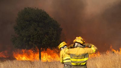 Un incendio amenaza el paraje natural de Las Médulas, en León, mientras el fuego en Zamora evoluciona favorablemente