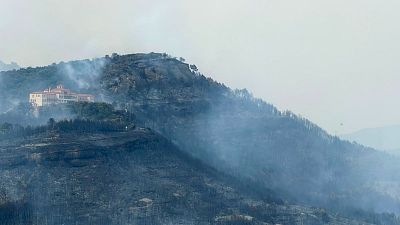 Imatge del CRAE - sanatori Puig d'Òdena, envoltat de terreny afectat per un incendi forestal, a Sant Quirze Safaja (Moianès)