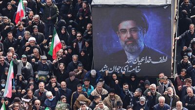 Irán confirma que su nuevo líder supremo, Mojtaba Jameneí, está herido levemente Irán confirma que su nuevo líder supremo, Mojtaba Jameneí, está herido levemente