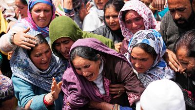 La India despide a los turistas muertos en el ataque en Cachemira: "Vimos a los visitantes gritando y corriendo"