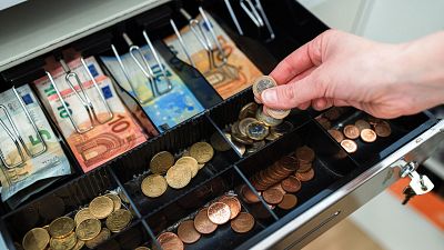 Inflació continguda a l'espera dels efectes de la guerra a l'Iran