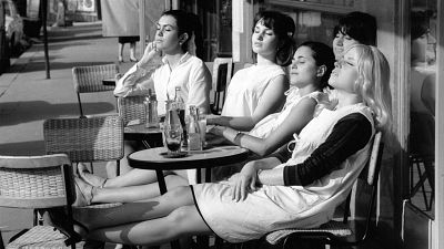 El fotógrafo Robert Doisneau vuelve a París en una exposición - Telediario Matinal | Ver