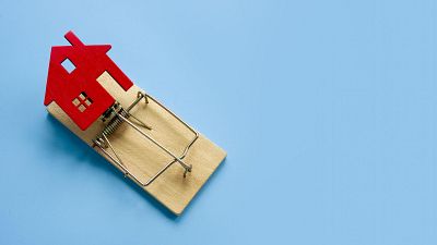 Imagen de una casa en una trampa de ratón