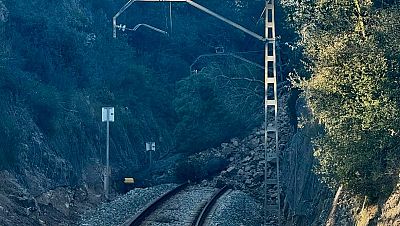 Punt de la línia R1 de Rodalies entre Maçanet-Massanes i Blanes interromput per una esllevissada Punt de la línia R1 de Rodalies entre Maçanet-Massanes i Blanes interromput per una esllevissada