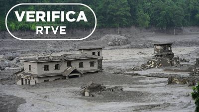 Captura de pantalla de un vídeo falso sobre la inundación de Nepal que circula en redes Captura de pantalla de un vídeo falso sobre la inundación de Nepal que circula en redes