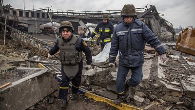 Ucrania alerta de que Rusia acumula tropas para atacar el Donbás y no ha reducido sus ataques