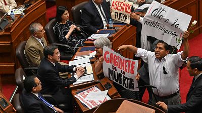 El Congreso de Perú confirma la investidura del gabinete, a pesar de las violentas protestas que vive el país