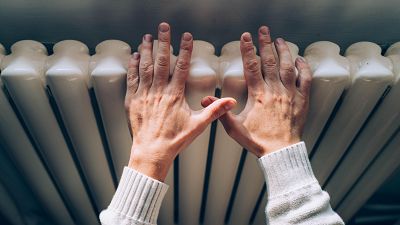 Afrontar el invierno en un edificio de baja eficiencia energética: "Es muy viejo y nos cuesta más calentar la casa"