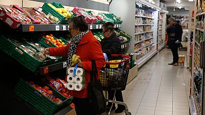 Los precios subieron en febrero un 6% y los alimentos se encarecieron un 16,6%