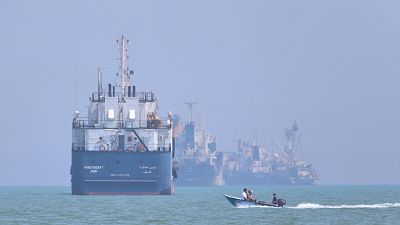 Irán anuncia el paso de los primeros buques por Ormuz aunque el tráfico marítimo tardará semanas en restablecerse