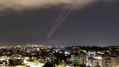 Irán cumple su amenaza y lanza un inédito ataque contra Israel con más de 300 drones y misiles