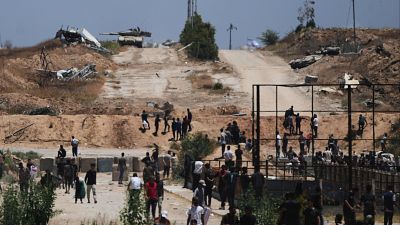 Los centros de ayuda en Gaza cierran este miércoles por "renovación" y otro ataque en Jan Yunis deja 18 muertos