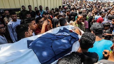 Israel mata a seis periodistas en ataques en Gaza mientras los muertos por la hambruna ascienden a 300