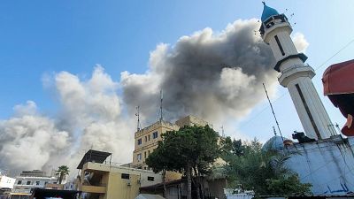 Israel mata al alcalde de la localidad de Nabatiyeh en un bombardeo en el sur del Líbano que deja 16 muertos