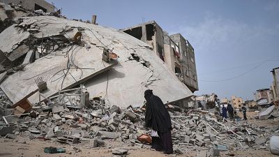 Israel mata a dos periodistas en un ataque a un campo de reporteros y ordena desalojar nuevas zonas en Gaza