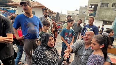 Israel prosigue su ofensiva en Gaza y bombardea un hospital infantil y una escuela de la ONU