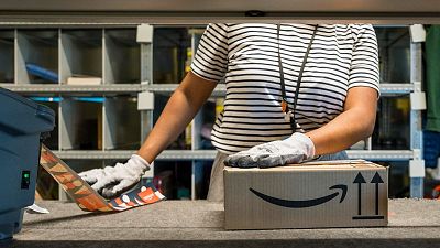 La autoridad de competencia de Italia multa a Amazon con 10 millones por inducir a "compra periódica"