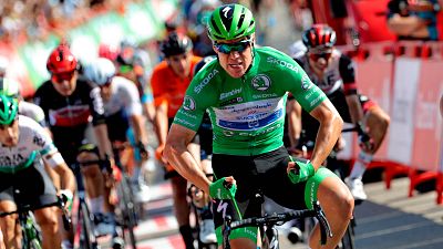 Vuelta a España | Jakobsen gana al sprint la etapa 16 en Santa Cruz de Bezana -- Ver ahora Vuelta a España | Jakobsen gana al sprint la etapa 16 en Santa Cruz de Bezana -- Ver ahora
