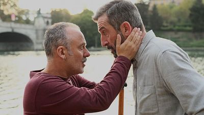 Javier Gutiérrez y Luis Zahera recorren media Europa en 'Pájaros'.