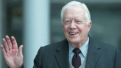 Jimmy Carter saluda a su llegada a Oslo en 2002 para recibir el Premio Nobel de la Paz