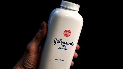 Johnson & Johnson anuncia que suspenderá la venta de sus polvos de talco en todo el mundo en 2023