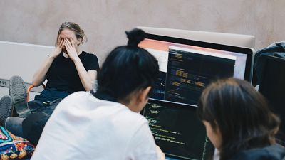 Trabajar de nueve a nueve seis días por semana: que hay detrás del modelo "996" que es tendencia en Silicon Valley