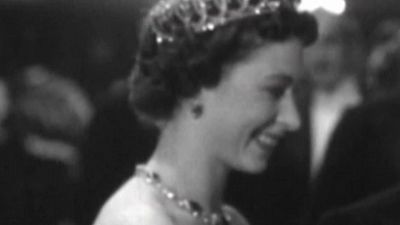 Las joyas de la Corona: las tiaras de diamantes, los broches y las piedras preciosas de Isabel II