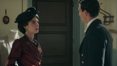 La Promesa - Esmeralda cuenta a Curro la verdad sobre la joyería Llop - La promesa | Ver