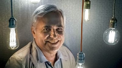 Las mañanas de RNE - 'El niño descalzo', el libro que Juan Cruz escribe para su nieto Oliver - Escuchar ahora Las mañanas de RNE - 'El niño descalzo', el libro que Juan Cruz escribe para su nieto Oliver - Escuchar ahora