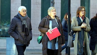 L'exconsellera de Salut Alba Vergés arriba a la Ciutat de la Justícia acompanyada de l'actual conseller, Manel Balcells, i de la consellera d'Exteriors, Meritxell Serret L'exconsellera de Salut Alba Vergés arriba a la Ciutat de la Justícia acompanyada de l'actual conseller, Manel Balcells, i de la consellera d'Exteriors, Meritxell Serret