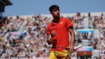 Carlos Alcaraz no concede ni un error ante Safiullin y mira de frente ya a las medallas de París 2024